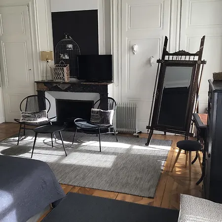 Nuit Au Second D Hotes Bed & Breakfast *